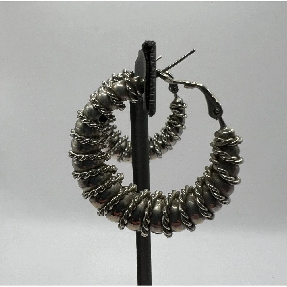 Scalloped Hoop Pierced Earrings Silver Tone‎ Rope Wrapped